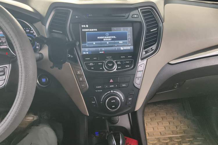 Used Hyundai Santa Fe  Audio And AC Panel