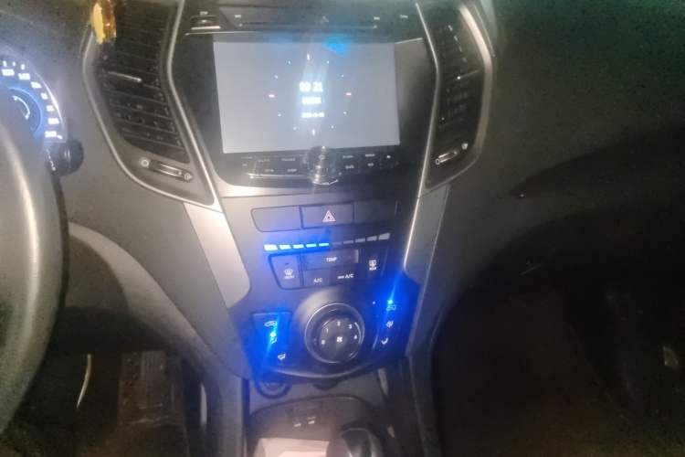 Used Hyundai Santa Fe 2013 2.4L Automatic 2WD Comfort Edition Audio And AC Panel