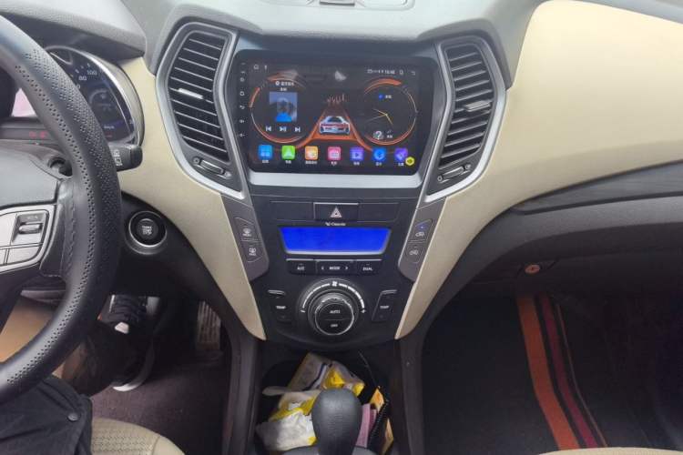 Used Hyundai Santa Fe 2013 2.4L Automatic 4x4 Smart Version Audio And AC Panel