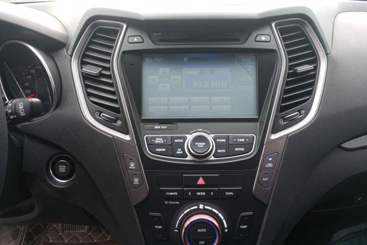 Used Hyundai Santa Fe 2013 Revised Version 2.4L Automatic All-Wheel Drive Smart Type Audio And AC Panel