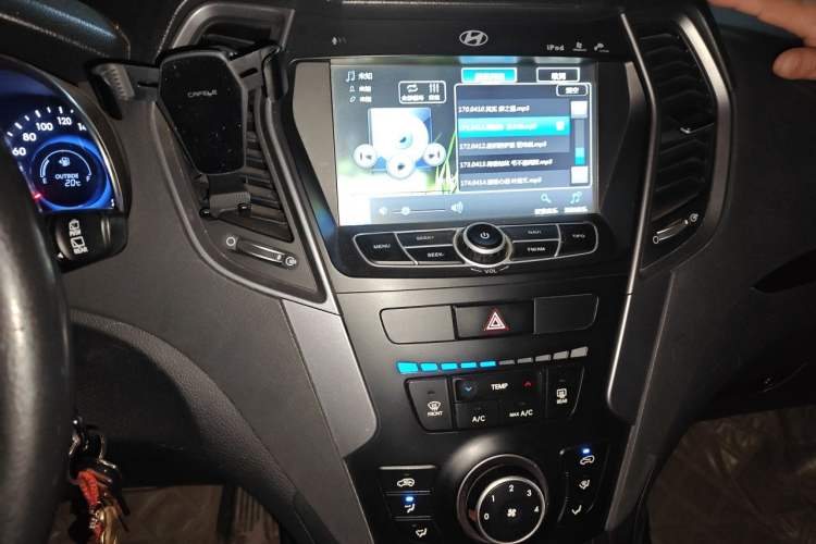 Used Hyundai Santa Fe 2013 2.4L Automatic 2WD Comfort Edition Audio And AC Panel