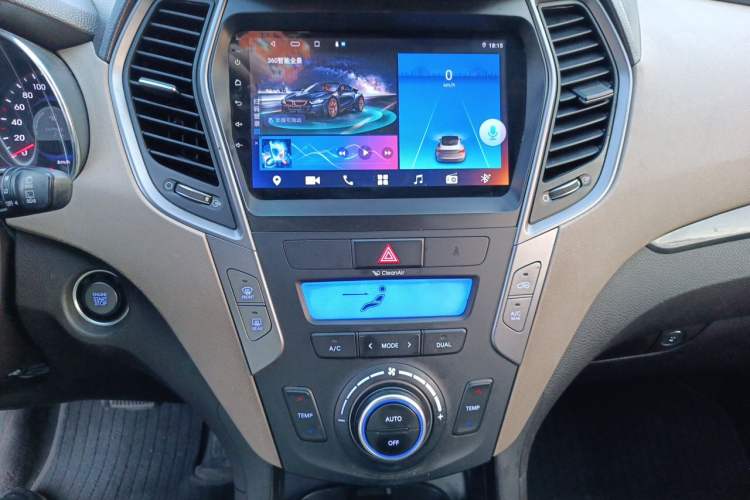 Used Hyundai Santa Fe 2013 2.4L Automatic 4x4 Prestige Edition Audio And AC Panel