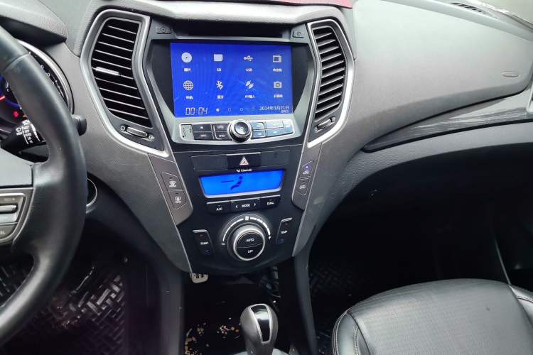 Used Hyundai Santa Fe 2013 2.0T Automatic All-Wheel Drive Prestige Version Audio And AC Panel