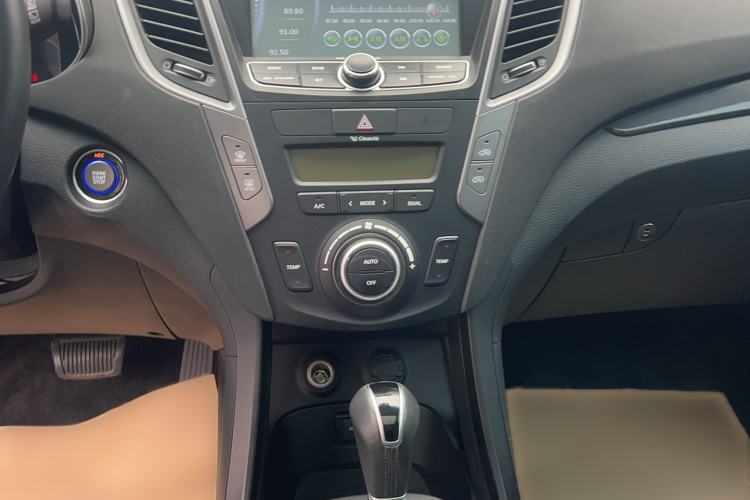 Used Hyundai Santa Fe 2013 2.4L Automatic Two-Wheel Drive Smart Version Audio And AC Panel