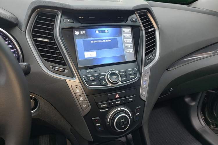 Used Hyundai Santa Fe 2013 Revised Version 2.4L Automatic All-Wheel Drive Smart Type Audio And AC Panel