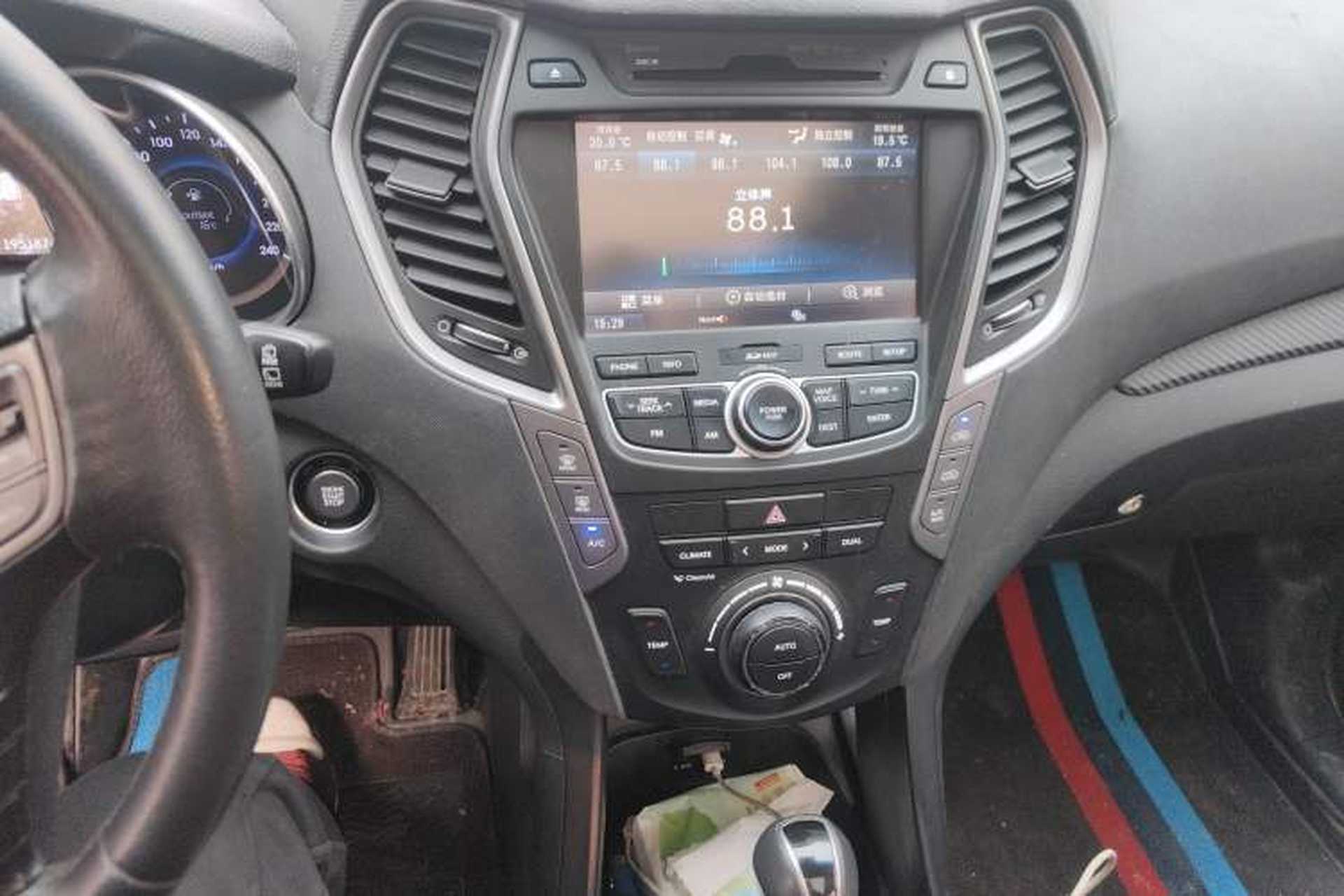 Used Hyundai Santa Fe 2013 2.0T Automatic All-Wheel Drive Top Trim Audio And AC Panel
