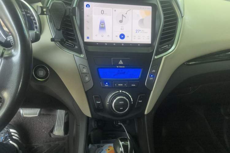 Used Hyundai Santa Fe 2013 2.4L Automatic Two-Wheel Drive Smart Version Audio And AC Panel
