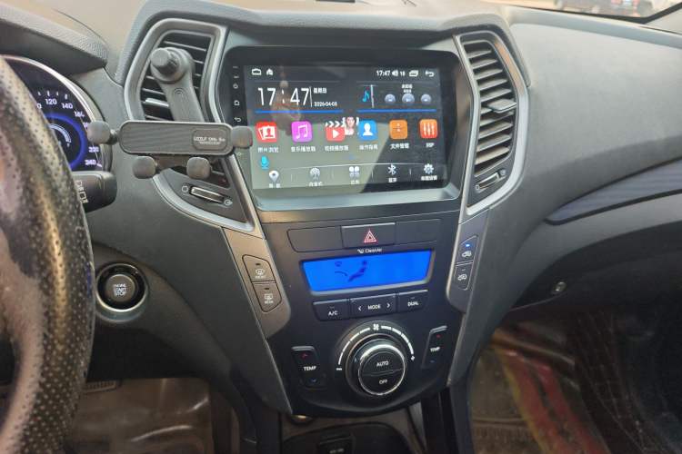Used Hyundai Santa Fe 2013 2.4L Automatic Two-Wheel Drive Smart Version Audio And AC Panel