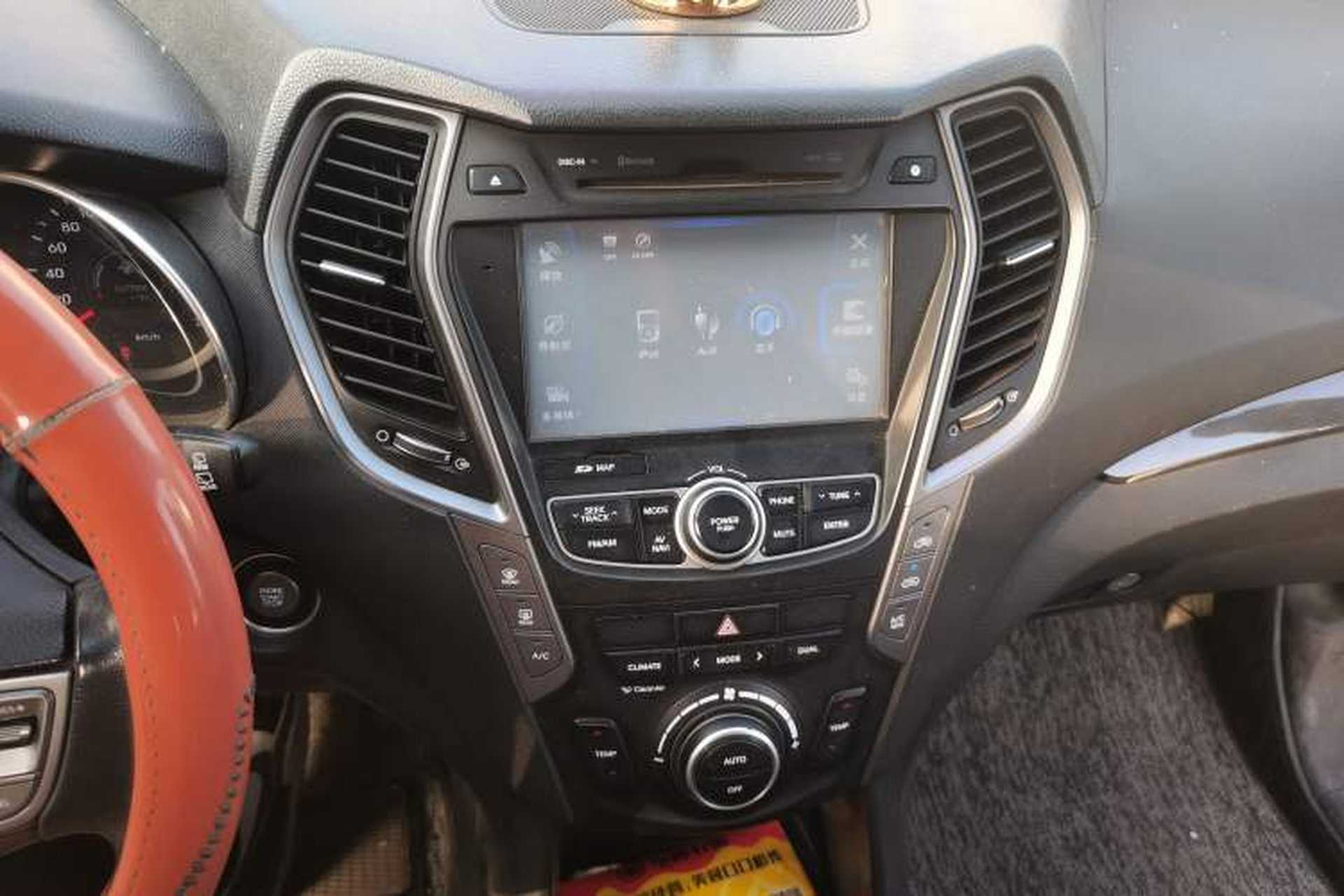 Used Hyundai Santa Fe 2013 Revised Version 2.4L Automatic All-Wheel Drive Luxury Trim Audio And AC Panel