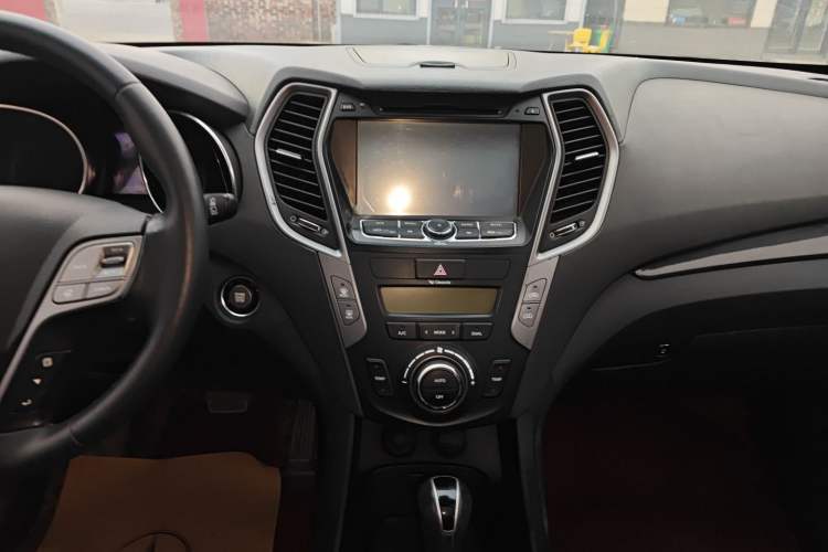 Used Hyundai Santa Fe 2013 2.4L Automatic Two-Wheel Drive Smart Version Audio And AC Panel