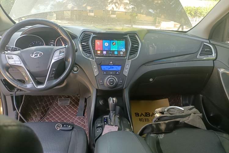 Used Hyundai Santa Fe 2013 2.4L Automatic Two-Wheel Drive Smart Version Audio And AC Panel