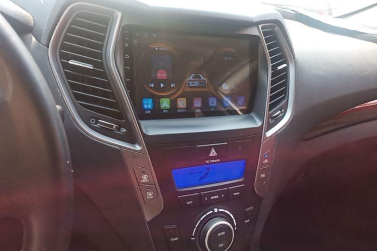 Used Hyundai Santa Fe 2013 2.4L Automatic Two-Wheel Drive Smart Version Audio And AC Panel