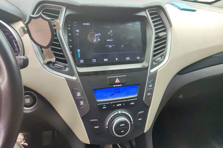 Used Hyundai Santa Fe 2013 2.4L Automatic Two-Wheel Drive Smart Version Audio And AC Panel