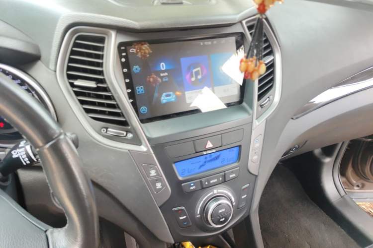 Used Hyundai Santa Fe 2013 2.4L Automatic Two-Wheel Drive Smart Version Audio And AC Panel