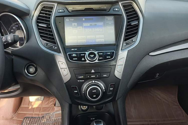 Used Hyundai Santa Fe 2013 Revised Version 2.4L Automatic All-Wheel Drive Smart Type Audio And AC Panel