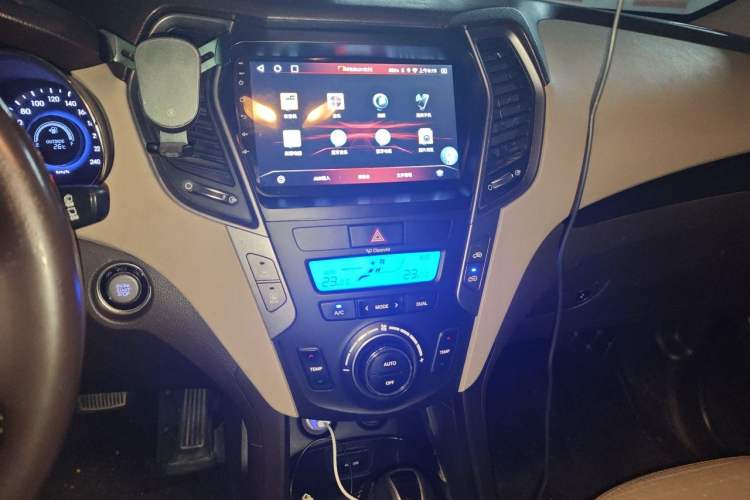 Used Hyundai Santa Fe 2013 2.4L Automatic 4x4 Smart Version Audio And AC Panel