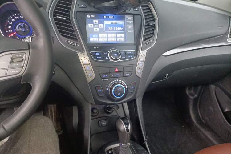 Used Hyundai Santa Fe 2013 Revised Version 2.0T Automatic All-Wheel Drive Prestige Edition Audio And AC Panel