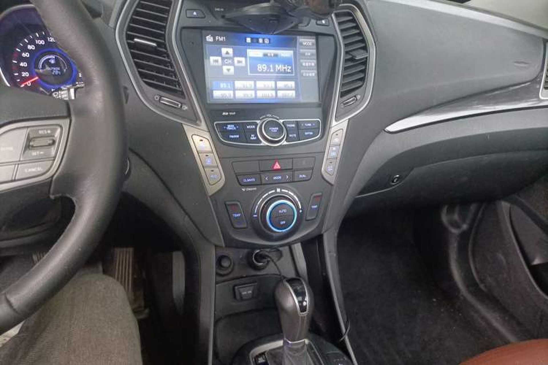 Used Hyundai Santa Fe 2013 Revised Version 2.0T Automatic All-Wheel Drive Prestige Edition Audio And AC Panel