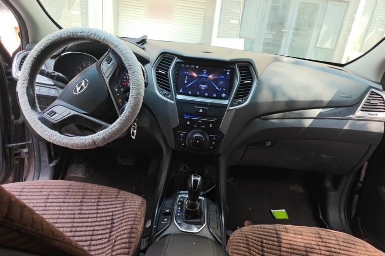 Used Hyundai Santa Fe 2013 2.0T Automatic Two-Wheel Drive Fashion Edition Center Console