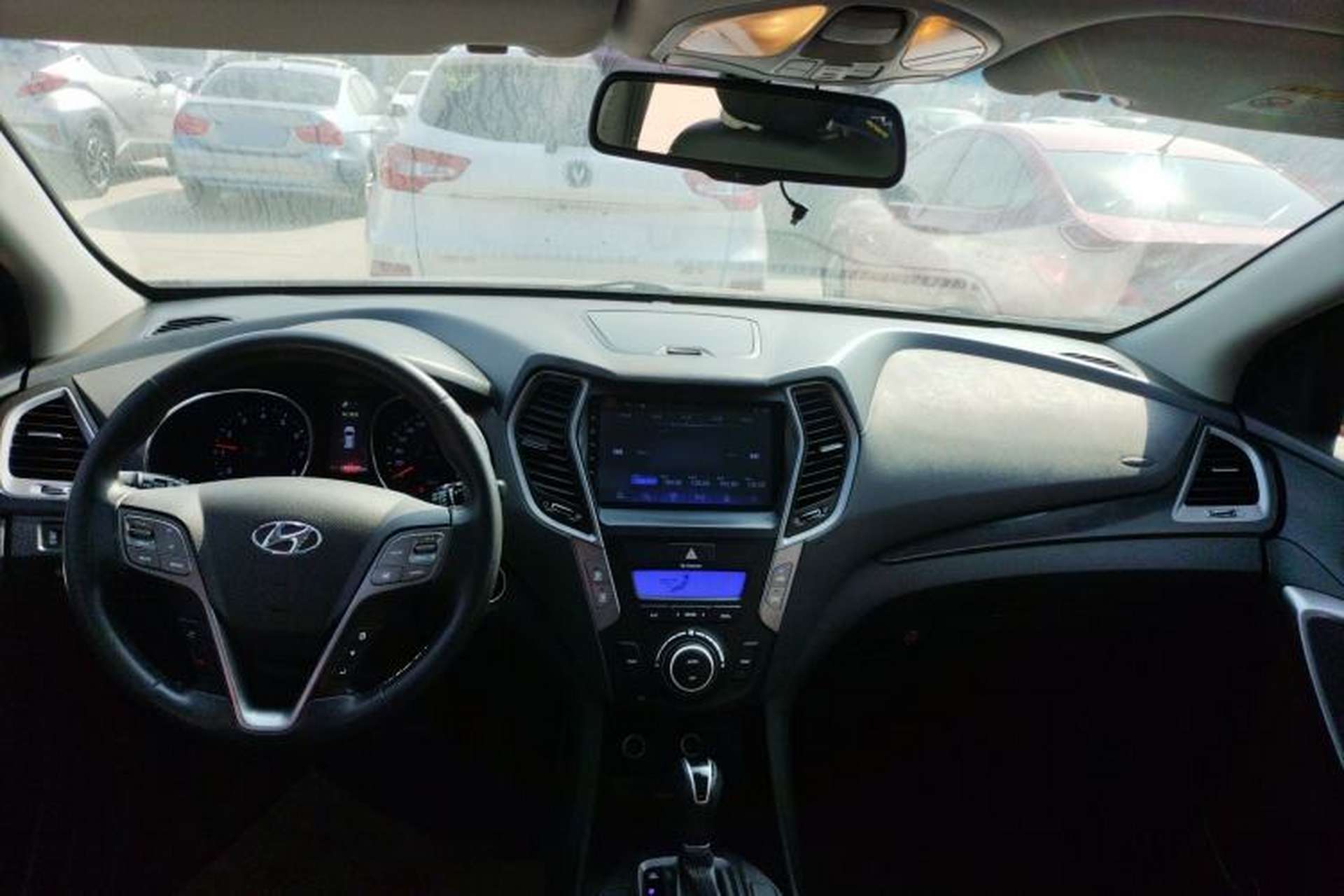 Used Hyundai Santa Fe 2013 2.4L Automatic Two-Wheel Drive Smart Version Center Console