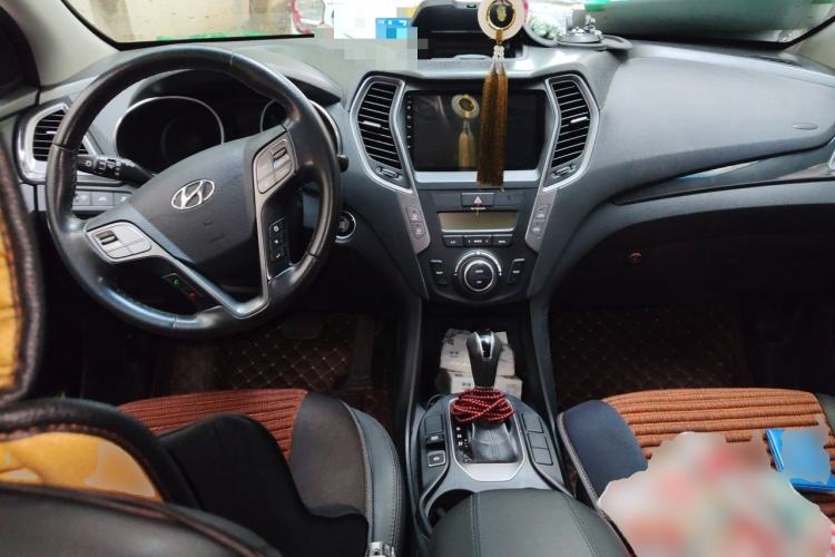 Used Hyundai Santa Fe 2013 2.4L Automatic Two-Wheel Drive Smart Version Center Console