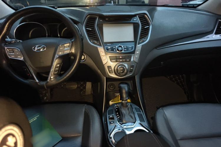 Used Hyundai Santa Fe 2013 Revised Version 2.4L Automatic All-Wheel Drive Smart Type Center Console