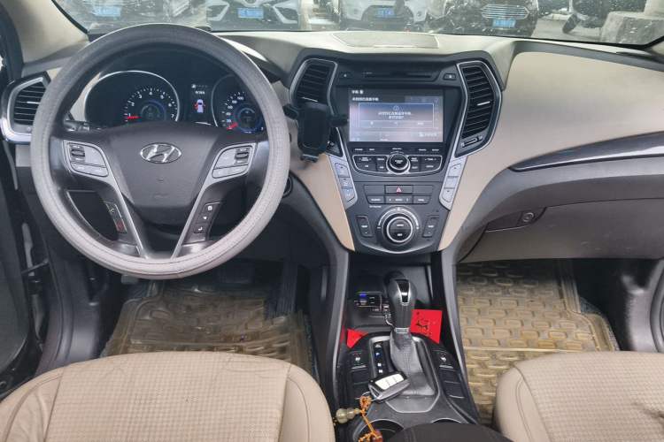 Used Hyundai Santa Fe  Center Console