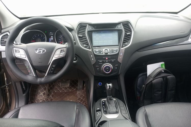 Used Hyundai Santa Fe 2013 Revised Version 2.4L Automatic All-Wheel Drive Smart Type Center Console