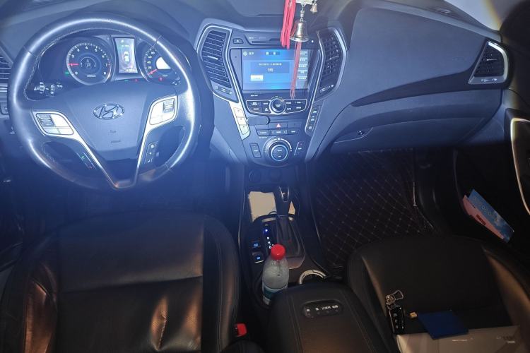 Used Hyundai Santa Fe 2013 2.4L Automatic 4x4 Prestige Edition Center Console