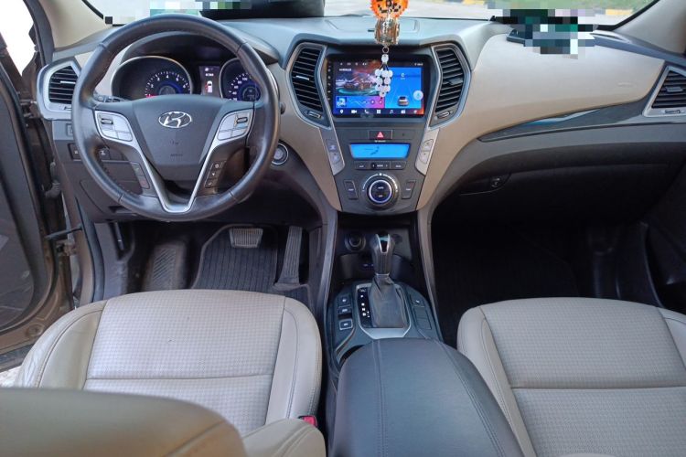 Used Hyundai Santa Fe 2013 2.4L Automatic 4x4 Prestige Edition Center Console