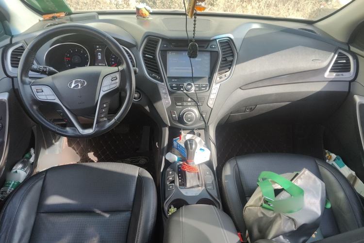 Used Hyundai Santa Fe 2013 Revised Version 2.4L Automatic All-Wheel Drive Luxury Trim Center Console