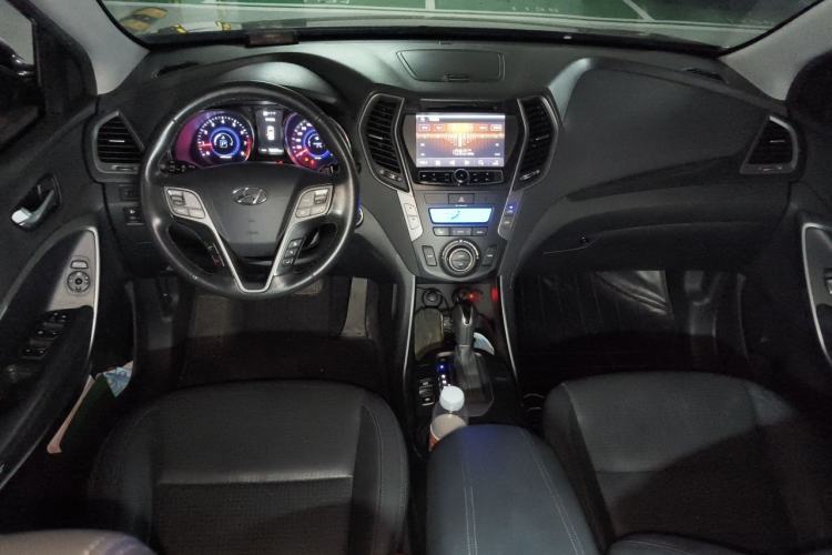 Used Hyundai Santa Fe 2013 2.4L Automatic Two-Wheel Drive Smart Version Center Console
