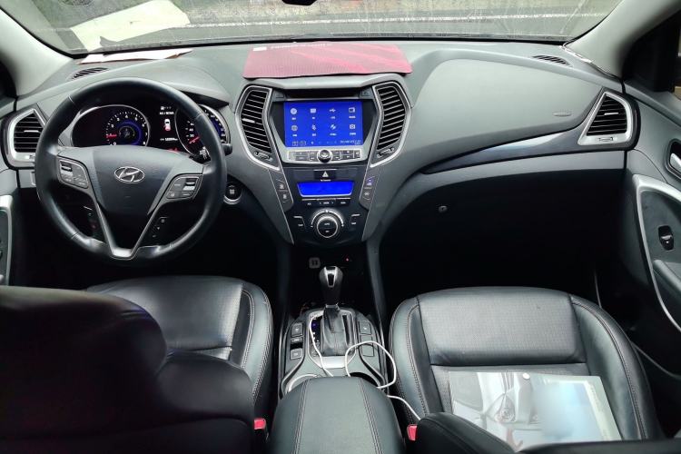 Used Hyundai Santa Fe 2013 2.0T Automatic All-Wheel Drive Prestige Version Center Console