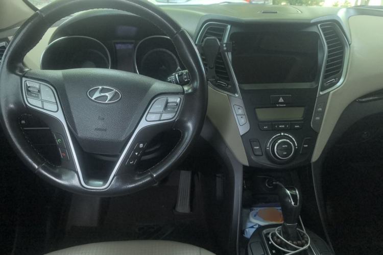 Used Hyundai Santa Fe 2013 2.4L Automatic Two-Wheel Drive Smart Version Center Console