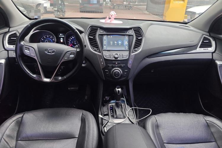 Used Hyundai Santa Fe 2013 Revised Version 2.4L Automatic All-Wheel Drive Smart Type Center Console
