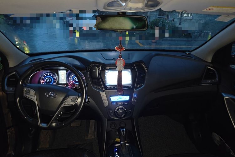 Used Hyundai Santa Fe 2013 2.4L Automatic Two-Wheel Drive Smart Version Center Console