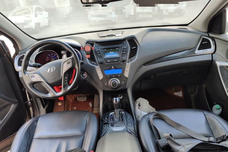 Used Hyundai Santa Fe 2013 2.4L Automatic 4x4 Prestige Edition Center Console