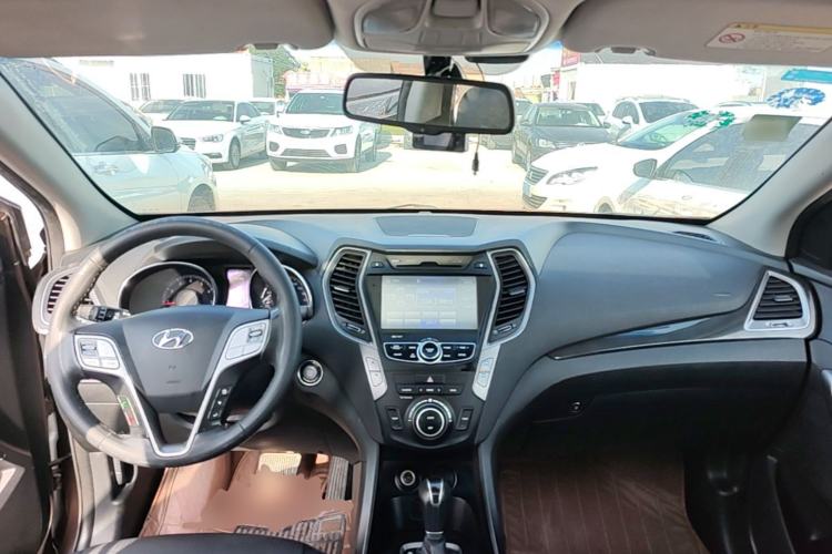 Used Hyundai Santa Fe 2013 Revised Version 2.4L Automatic All-Wheel Drive Smart Type Center Console