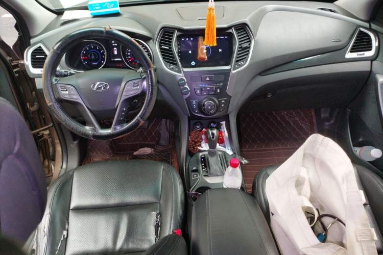Used Hyundai Santa Fe 2013 2.4L Automatic 2WD Comfort Edition Center Console