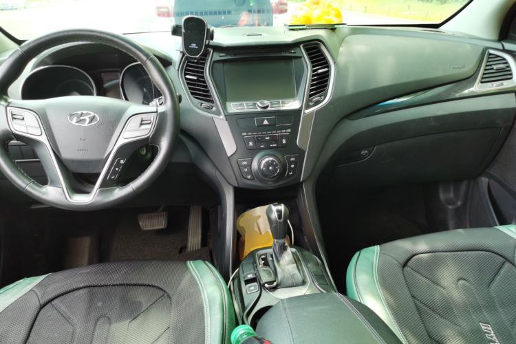 Used Hyundai Santa Fe 2013 2.4L Automatic 2WD Comfort Edition Center Console