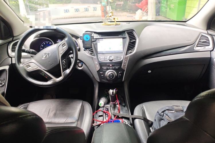Used Hyundai Santa Fe 2013 Revised Version 2.4L Automatic All-Wheel Drive Smart Type Center Console