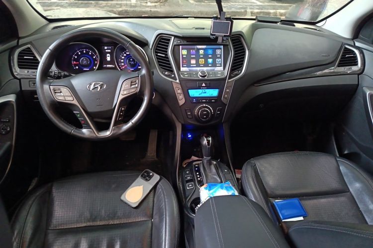 Used Hyundai Santa Fe 2013 2.4L Automatic 4x4 Prestige Edition Center Console