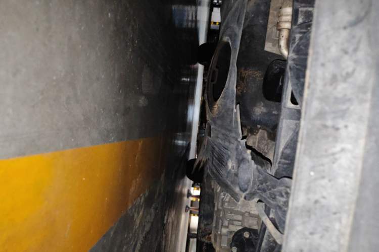 Used Hyundai Santa Fe 2013 2.0T Automatic All-Wheel Drive Top Trim Chassis Front
