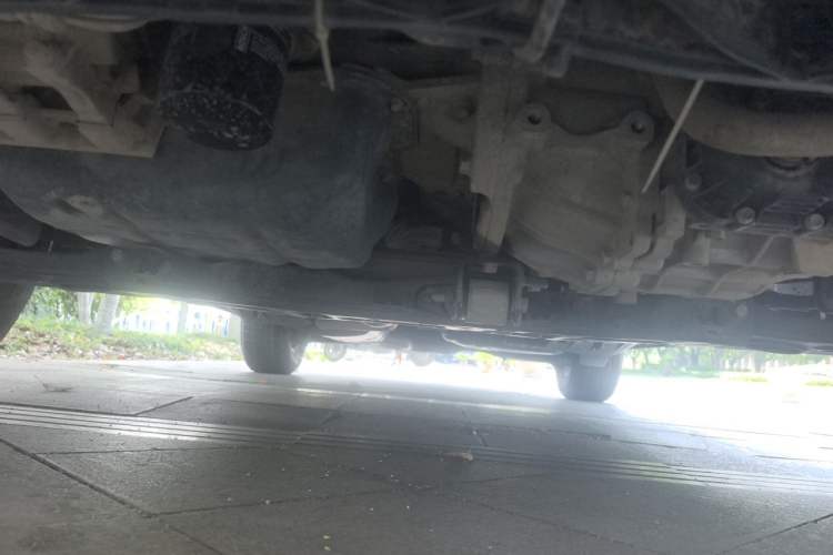 Used Hyundai Santa Fe 2013 2.4L Automatic Two-Wheel Drive Smart Version Chassis Front