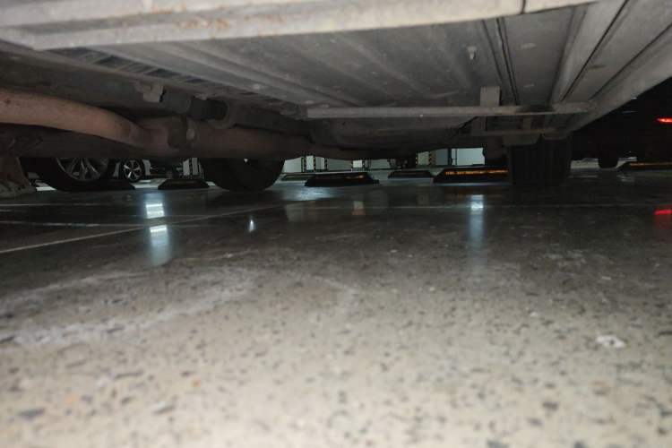 Used Hyundai Santa Fe 2013 2.0T Automatic All-Wheel Drive Top Trim Chassis Front Left