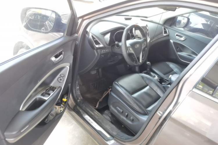 Used Hyundai Santa Fe 2013 2.4L Automatic Two-Wheel Drive Smart Version Driver Seat