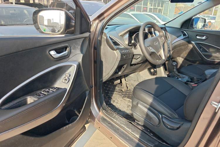 Used Hyundai Santa Fe 2013 2.4L Automatic 2WD Comfort Edition Driver Seat