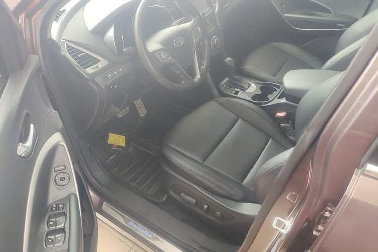 Used Hyundai Santa Fe 2013 2.4L Automatic Two-Wheel Drive Smart Version Driver Seat