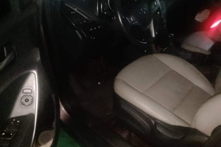 Used Hyundai Santa Fe 2013 2.4L Automatic 2WD Comfort Edition Driver Seat
