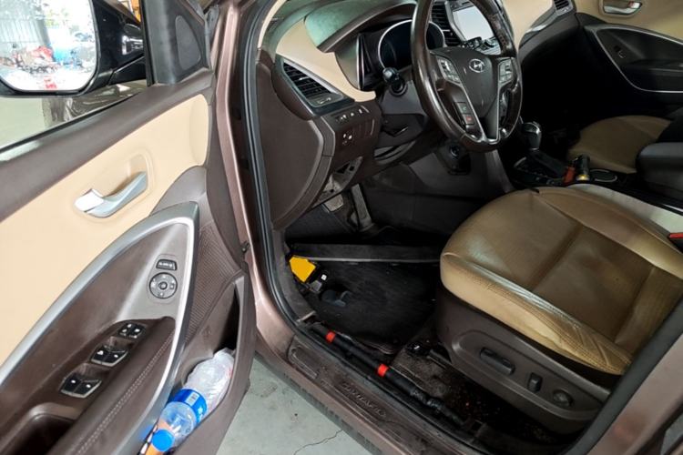 Used Hyundai Santa Fe 2013 2.4L Automatic Two-Wheel Drive Smart Version Driver Seat